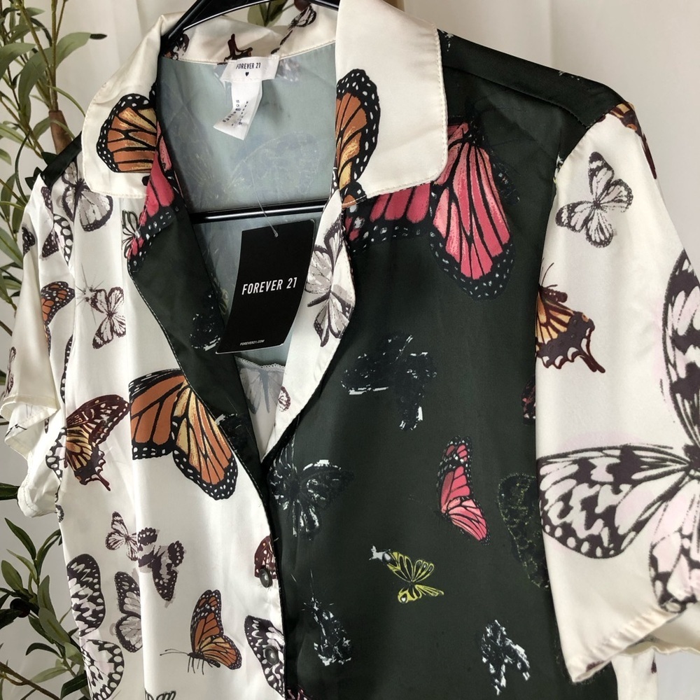 NWT Forever 21 Multicolor Butterfly Blouse Sz M (T4) - Picture 4 of 7